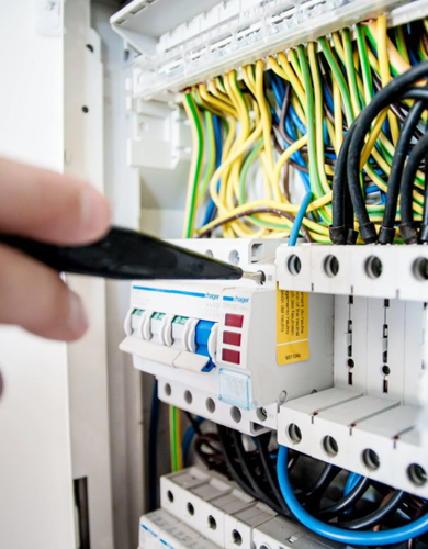 trouvez l'électricien idéal à reims pour tous vos travaux électriques, intervention rapide et expertise garantie.