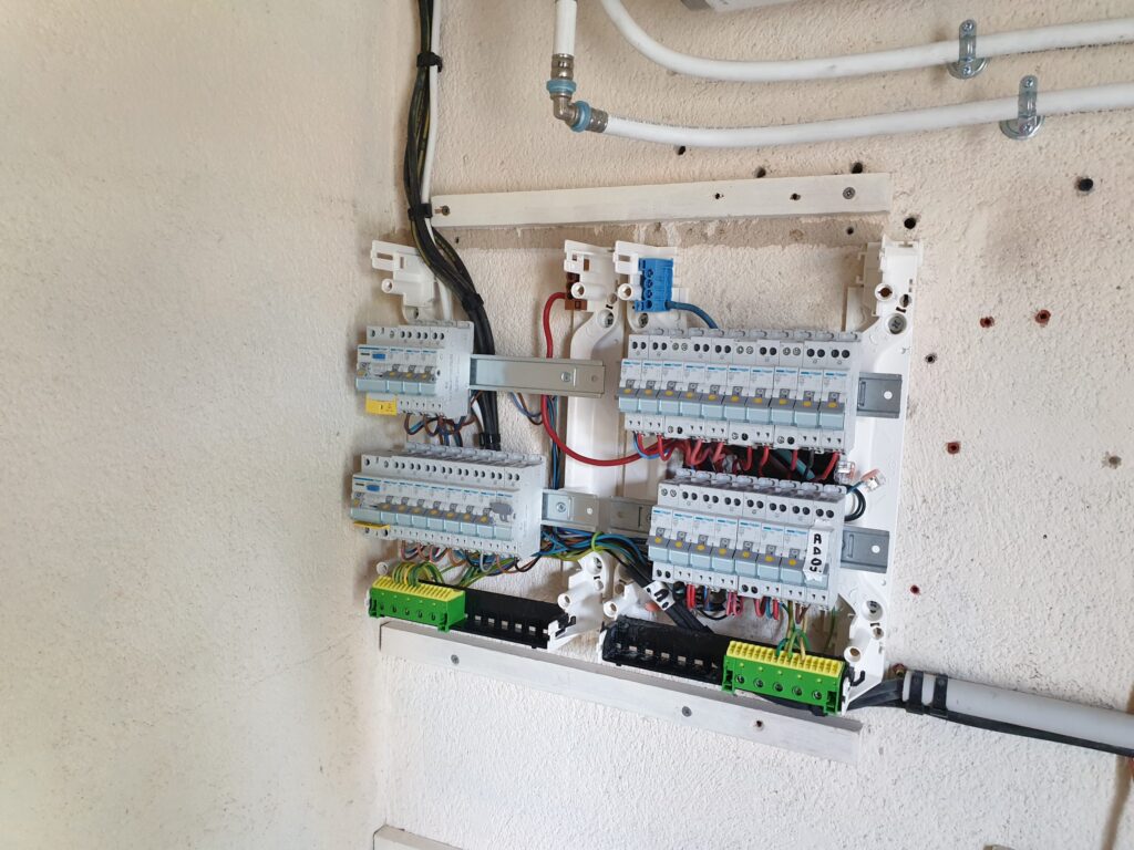 électricité à pertuis : faites appel à un électricien fiable pour tous vos besoins électriques. obtenez des conseils d'experts edf pour optimiser votre installation et votre consommation.