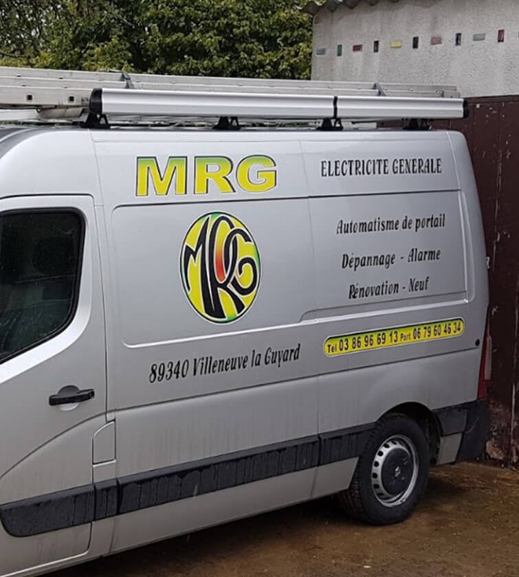 services d'électricité générale pour particuliers et professionnels : installation, rénovation, dépannage électrique et maintenance pour assurer la sécurité et la performance de vos installations.