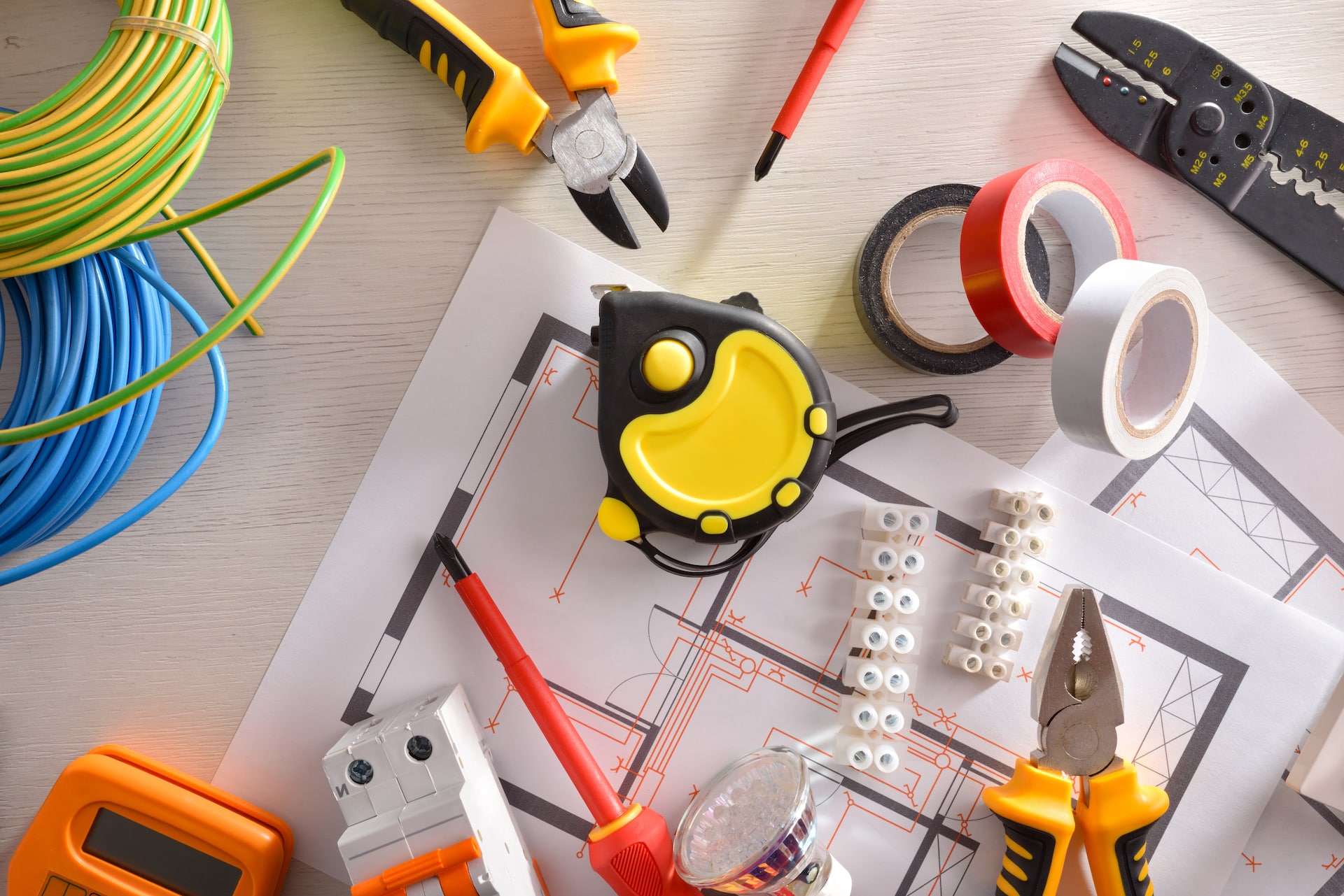 services d'électricité générale pour particuliers et professionnels : installation, maintenance et dépannage électrique de qualité.