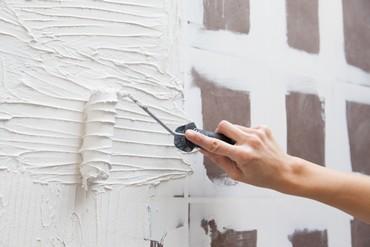 découvrez notre guide complet pour appliquer un enduit mural et obtenir une finition parfaite. astuces, techniques et conseils pour des murs lisses et impeccables.