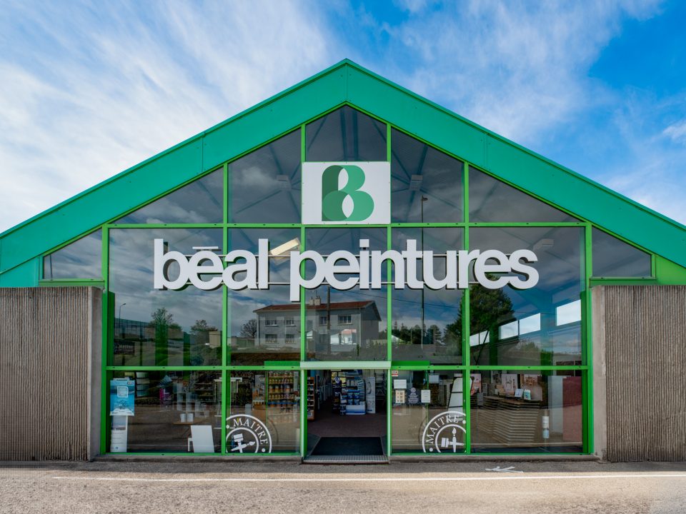 entreprise de peinture à chambéry spécialisée dans les travaux de rénovation intérieure et extérieure pour particuliers et professionnels. qualité, proximité et savoir-faire au service de vos projets.