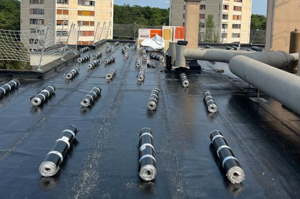 découvrez notre guide complet sur l'étanchéité des toitures avec des conseils pratiques pour protéger votre maison contre les infiltrations d'eau et assurer la longévité de votre toiture.