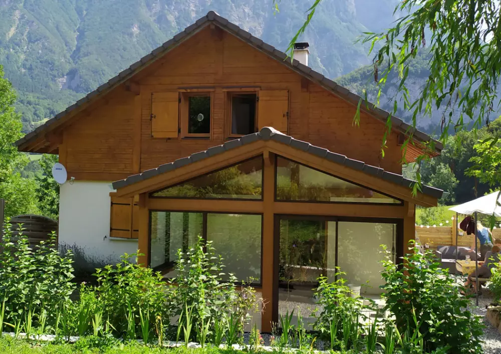 découvrez notre service d'extension bois de 50 m², idéal pour agrandir votre espace de vie avec élégance et durabilité. profitez d'une construction écologique et personnalisée qui valorise votre maison.