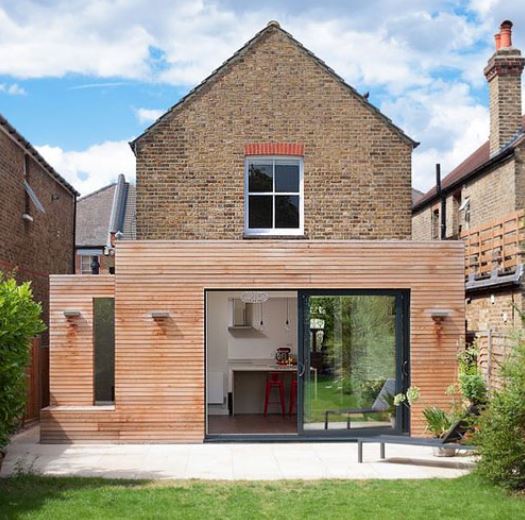 découvrez nos extensions en bois élégantes et durables, parfaites pour agrandir votre espace de vie tout en respectant l'environnement.