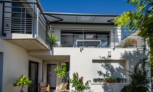 découvrez comment doubler l'espace de votre maison grâce à une extension sur 2 niveaux, une solution économique pour agrandir votre habitat sans vous ruiner.