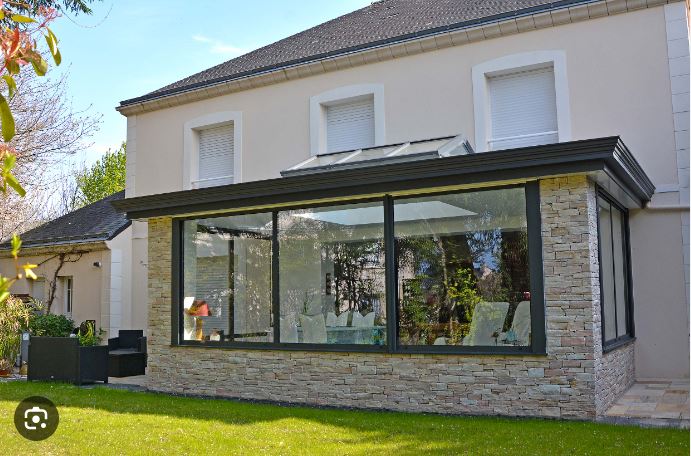 découvrez nos solutions d'extension de maison pour agrandir votre espace de vie avec style et confort. expertises en construction et rénovation.