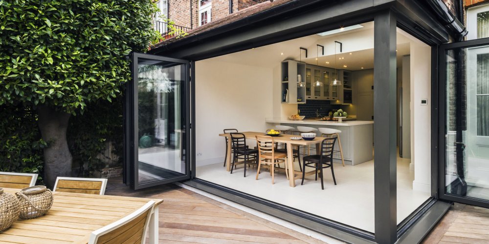 découvrez nos solutions d'extension de maison en acier et verre alliant modernité, luminosité et durabilité pour agrandir votre espace de vie avec élégance.