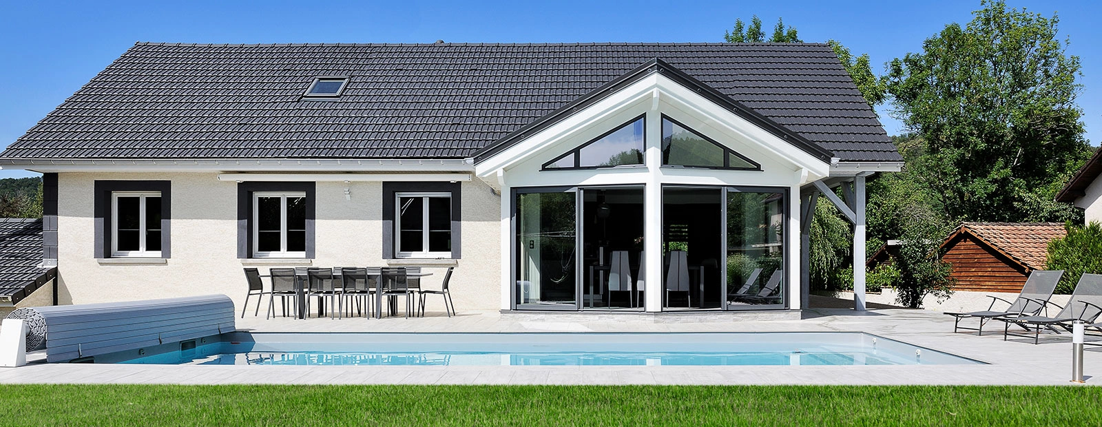 découvrez notre extension maison en bois à 2 niveaux, alliant esthétique naturelle et fonctionnalité pour agrandir votre espace de vie avec élégance.