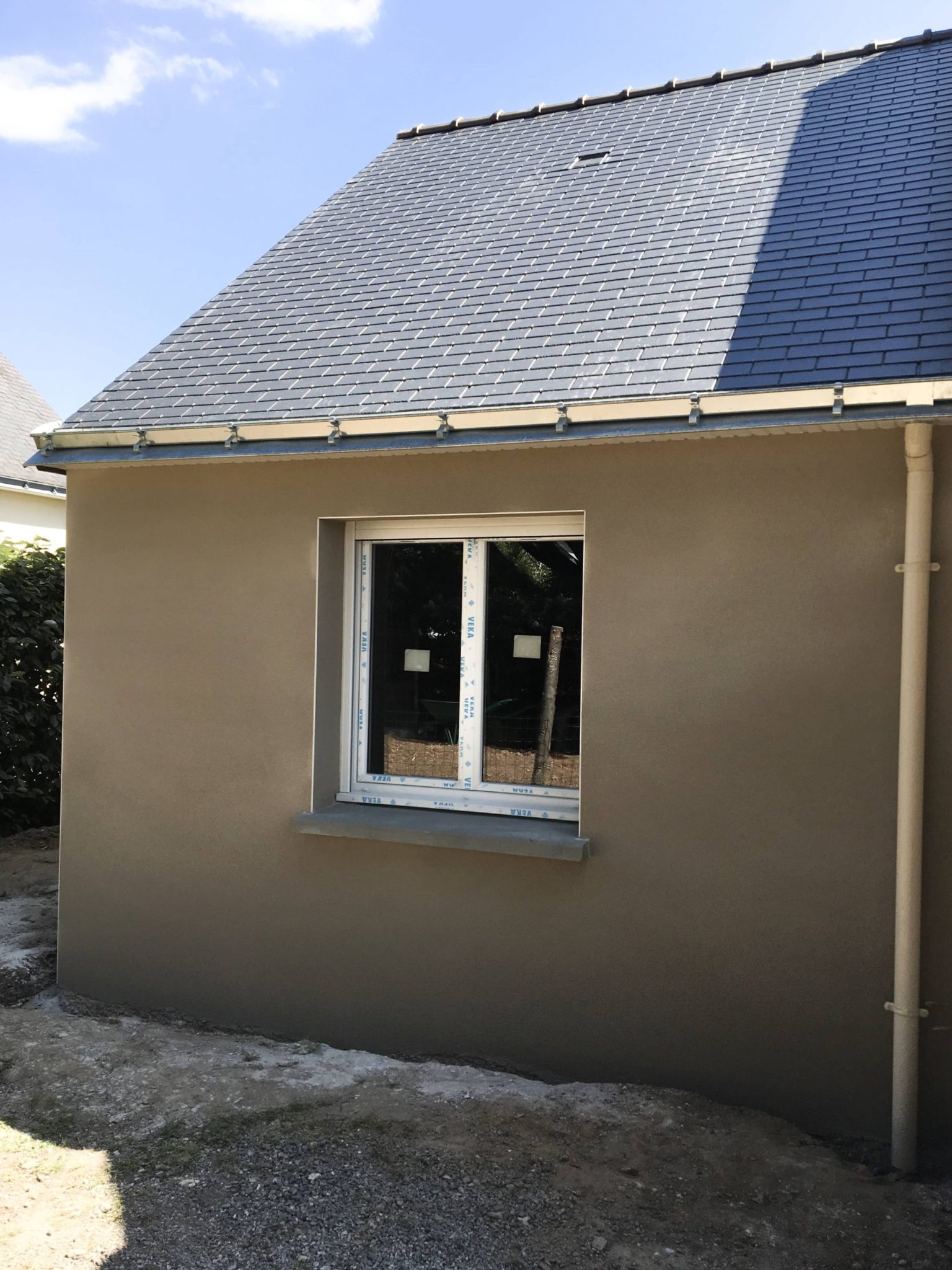 découvrez comment gérer efficacement votre projet d'extension de maison en parpaing tout en maîtrisant votre budget pour éviter les mauvaises surprises.