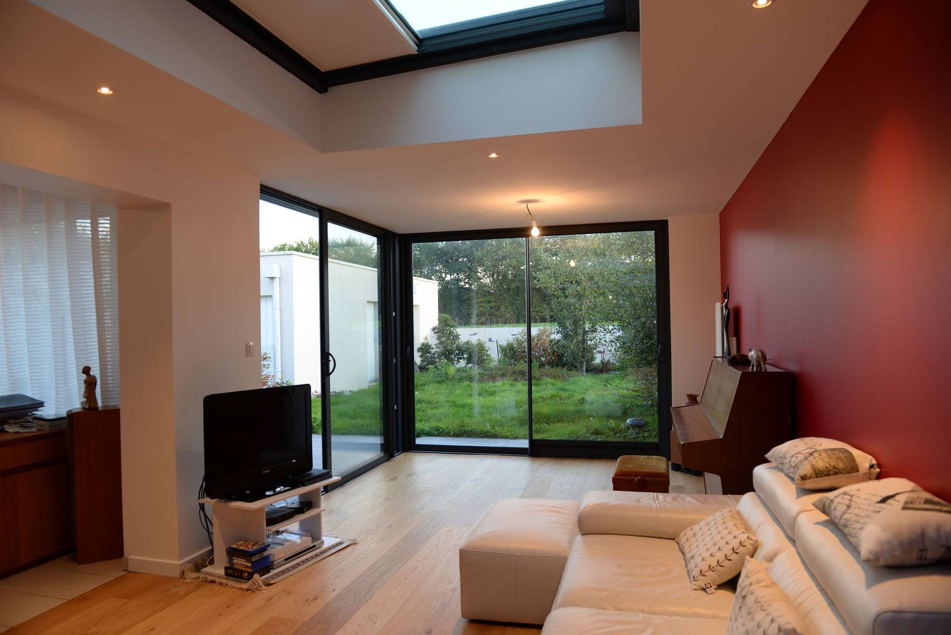 découvrez notre extension salon pour agrandir et embellir votre espace de vie. profitez d'un design moderne et d'une luminosité optimale pour un confort exceptionnel.