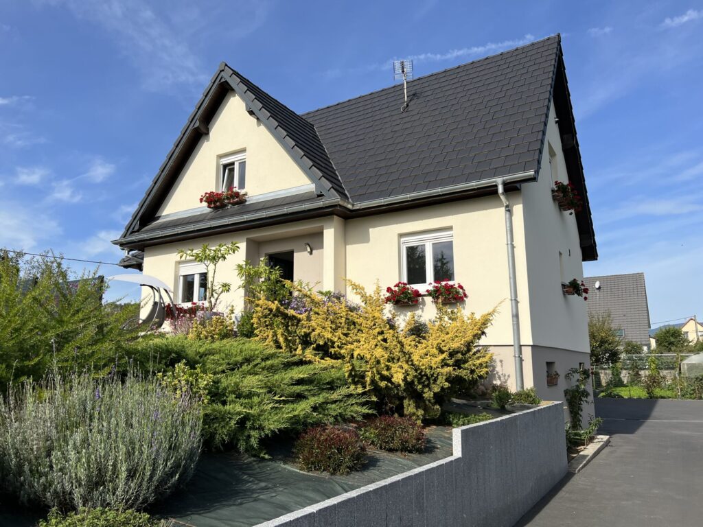 découvrez nos services de façadier à mulhouse spécialisés en ravalement et peinture pour embellir et protéger votre façade.