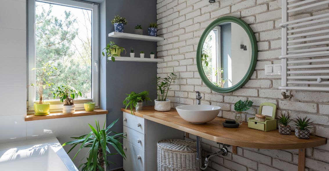 découvrez comment choisir la fenêtre parfaite pour votre salle de bain, alliant lumière naturelle et intimité optimale pour un espace à la fois lumineux et protégé.