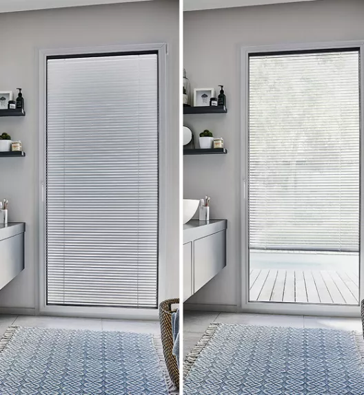 découvrez comment choisir la fenêtre idéale pour votre salle de bain alliant lumière naturelle et intimité optimale, pour un espace à la fois lumineux et protégé.