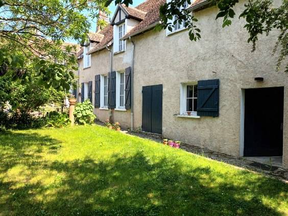 découvrez une ferme à rénover idéalement située près du 15e arrondissement de paris, offrant un potentiel unique pour un projet immobilier sur mesure.