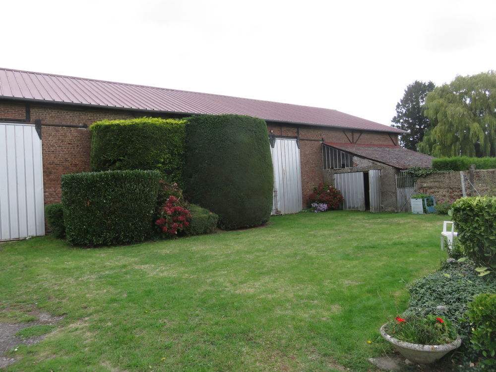 découvrez cette ferme à rénover idéalement située près du 15e arrondissement de paris, offrant un fort potentiel pour vos projets de rénovation et un cadre paisible proche de la capitale.