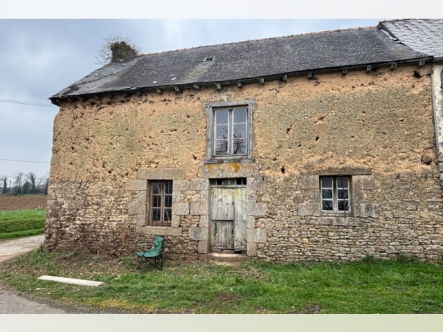 découvrez cette fermette à rénover idéalement située près de paris, offrant un potentiel unique pour créer votre maison de campagne parfaite.