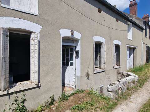 découvrez cette fermette à rénover proche du 15e arrondissement de paris, une opportunité unique pour créer la maison de vos rêves à deux pas de la capitale.