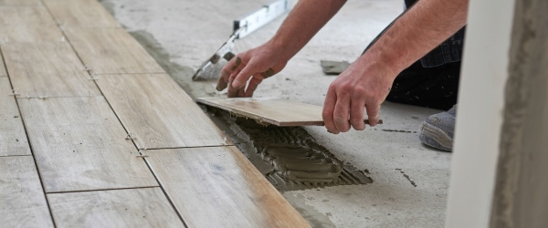 spécialistes en fourniture et pose de carrelage, nous vous offrons des solutions sur mesure pour embellir vos sols et murs avec des matériaux de qualité.