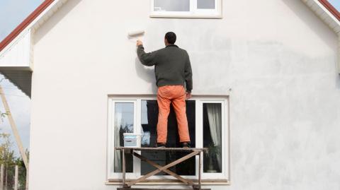 découvrez à quelle fréquence effectuer le ravalement de votre façade pour préserver l'esthétique et la protection de votre bâtiment.