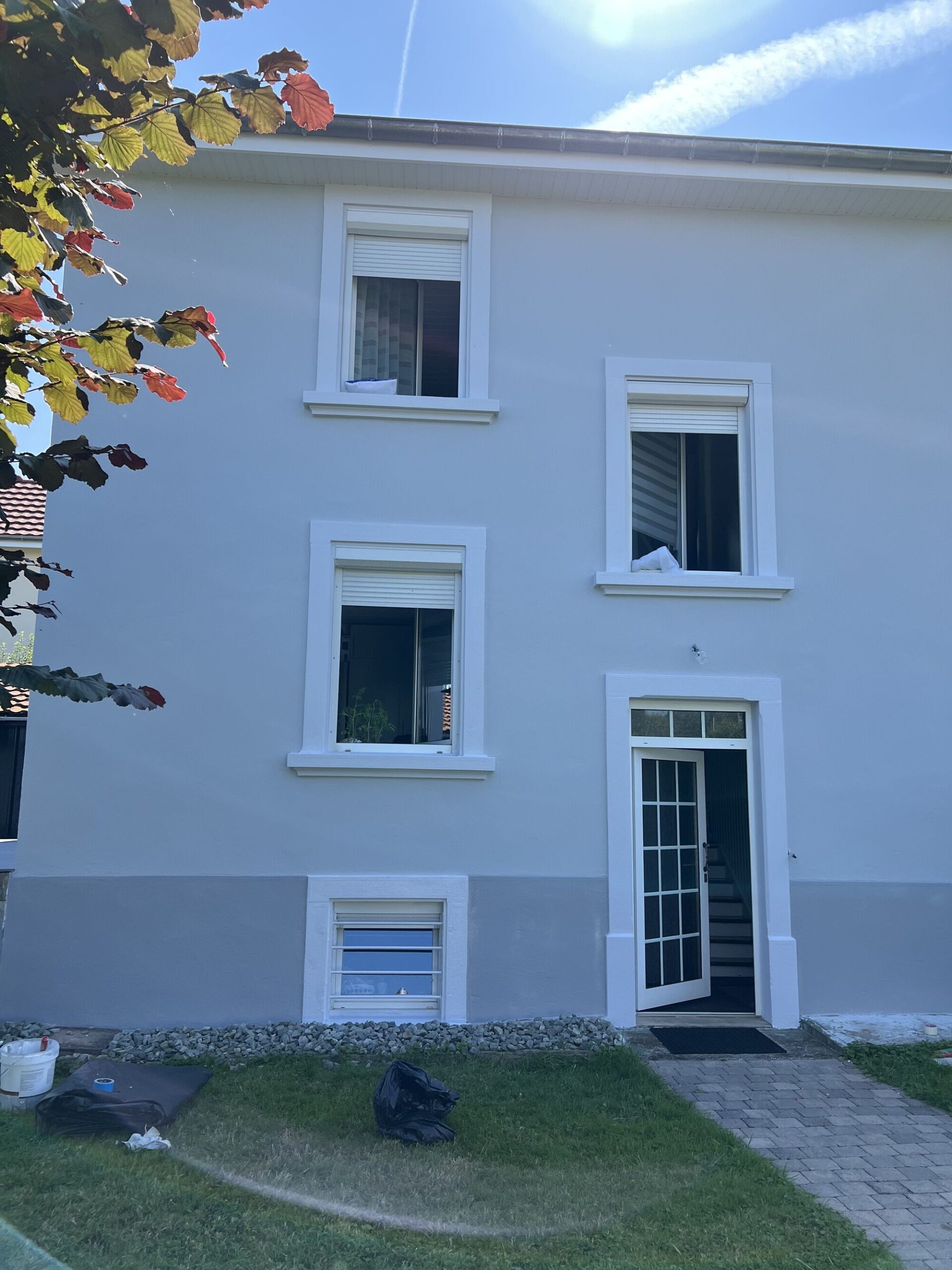 découvrez à quelle fréquence effectuer le ravalement de façade pour préserver l'apparence et la protection de votre bâtiment, avec des conseils pratiques et réglementaires.
