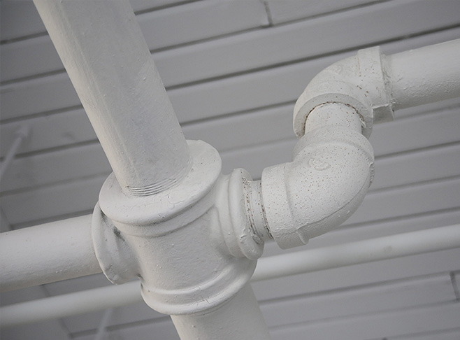 découvrez des solutions rapides et efficaces pour réparer une fuite de baignoire et éviter les dégâts d'eau.