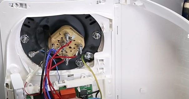 découvrez les étapes à suivre en cas de fuite de ballon d'eau chaude pour éviter les dégâts et réparer rapidement. conseils pratiques et solutions efficaces.