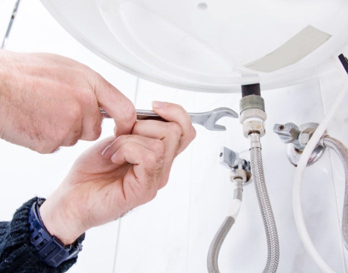 découvrez les étapes à suivre en cas de fuite de ballon d'eau chaude, pour réparer rapidement et éviter les dégâts dans votre maison.