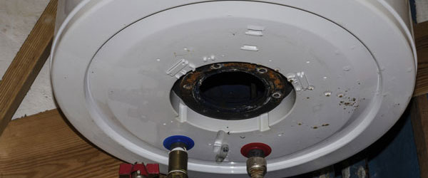 découvrez comment détecter et réparer une fuite de ballon d'eau chaude rapidement pour éviter les dégâts et économiser de l'énergie.