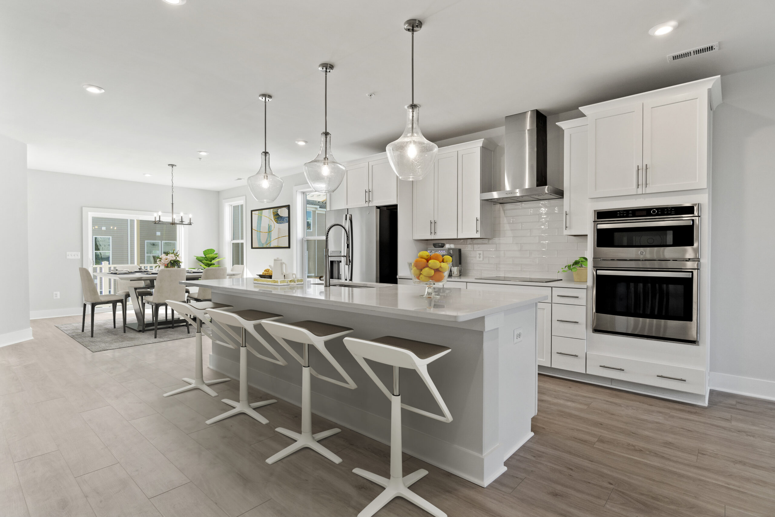 découvrez une transformation spectaculaire de cuisine avec notre home staging avant-après. inspirez-vous pour sublimer votre espace et maximiser son potentiel.