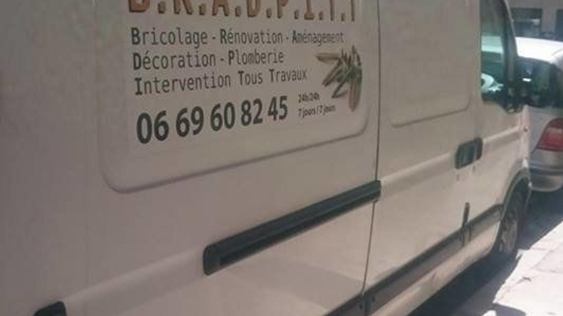 découvrez des blagues et anecdotes drôles autour des camions de plombier pour égayer votre journée avec humour et bonne humeur.