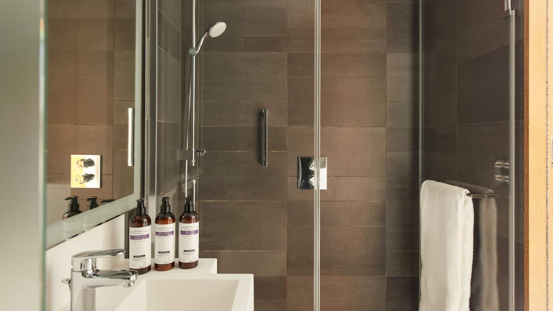 découvrez le hyatt paris, un hôtel de luxe entièrement rénové pour 2025, alliant élégance moderne et confort exceptionnel au cœur de la capitale.