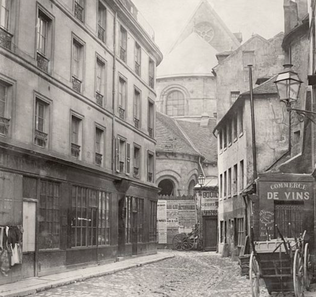 découvrez l'impact de la rénovation des immeubles haussmanniens à paris, datant des années 1800, sur le patrimoine architectural et le paysage urbain moderne.