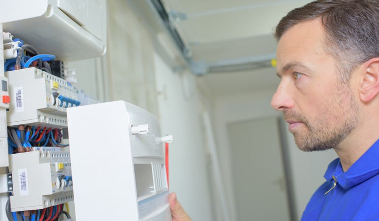installation tableau electrique prix et economies 1 découvrez tout sur l'installation d'un tableau électrique : tarifs, conseils pour réaliser des économies et optimiser votre système électrique en toute sécurité.