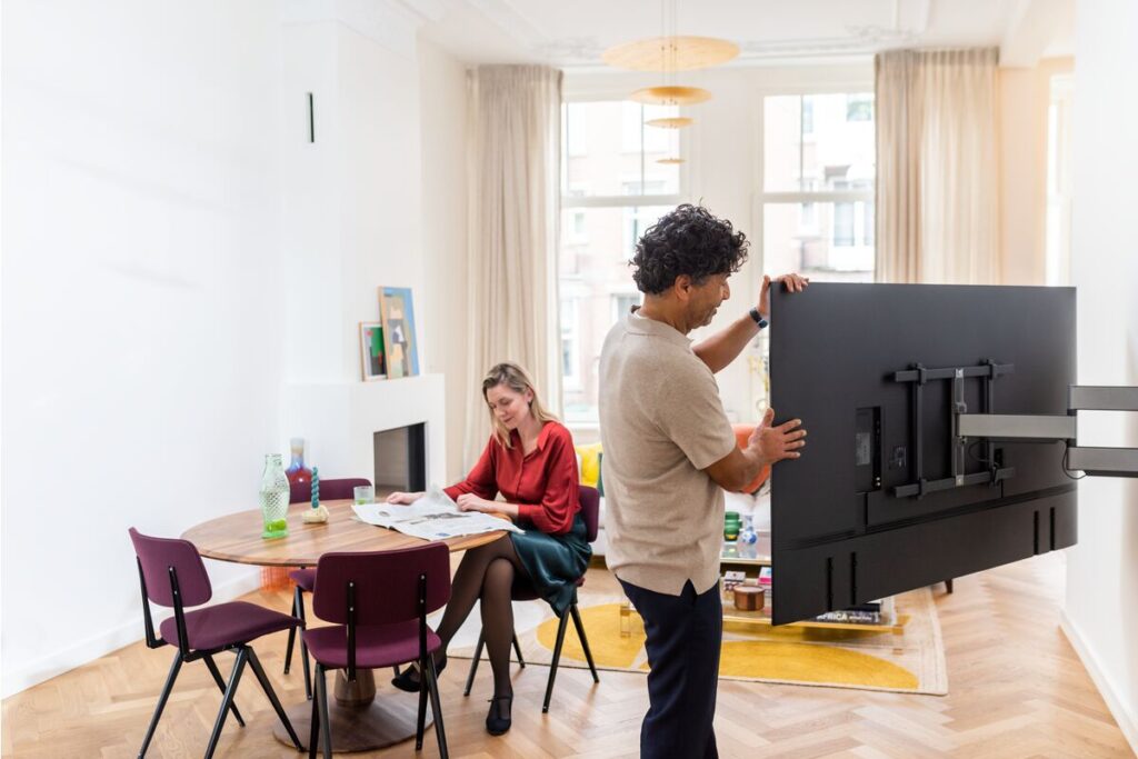 découvrez notre guide complet pour installer votre télévision murale facilement et en toute sécurité. conseils, outils nécessaires et étapes détaillées pour un montage réussi.