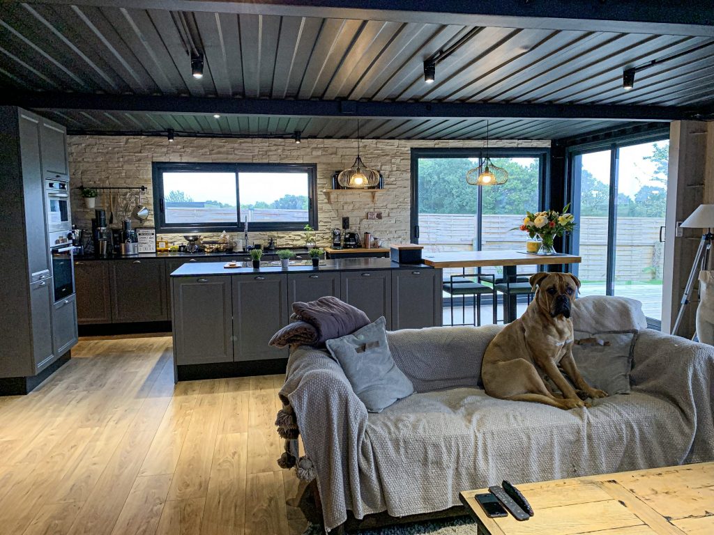 découvrez des idées innovantes et modernes pour l'aménagement intérieur de votre maison container, alliant fonctionnalité et design unique.