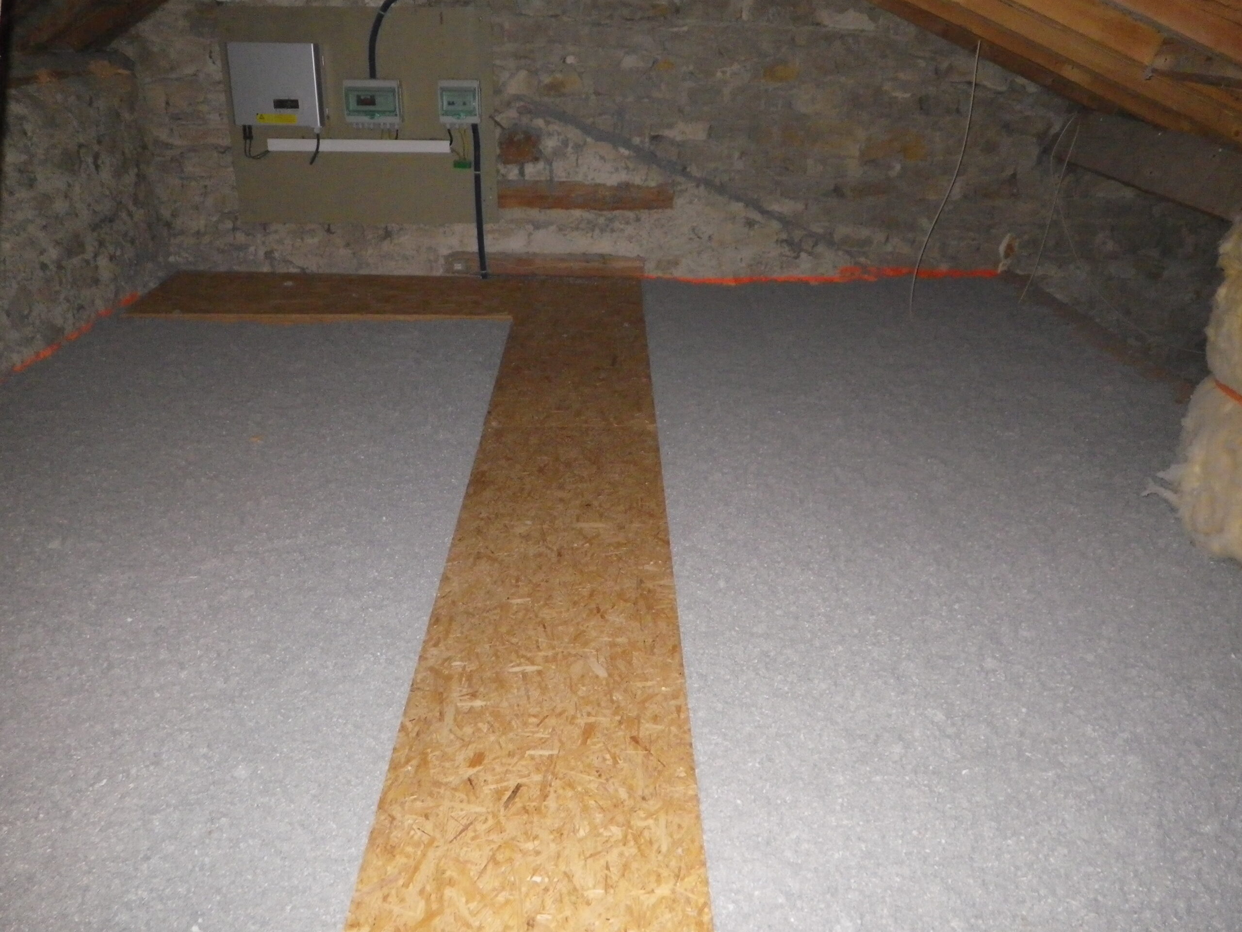 isolation des combles en ouate à vincennes pour un confort optimal toute l'année. améliorez l'efficacité énergétique de votre maison et réduisez vos dépenses de chauffage.