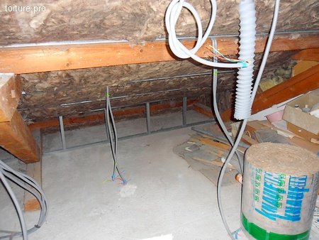 optimisez le confort et l'efficacité énergétique de votre maison grâce à nos solutions d'isolation et d'aménagement des combles sur mesure, pour transformer vos espaces perdus en pièces agréables et fonctionnelles.