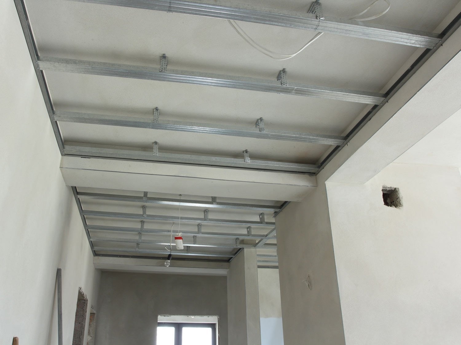 découvrez des solutions efficaces d'isolation phonique pour plafond afin de réduire les nuisances sonores et améliorer le confort acoustique de votre intérieur.