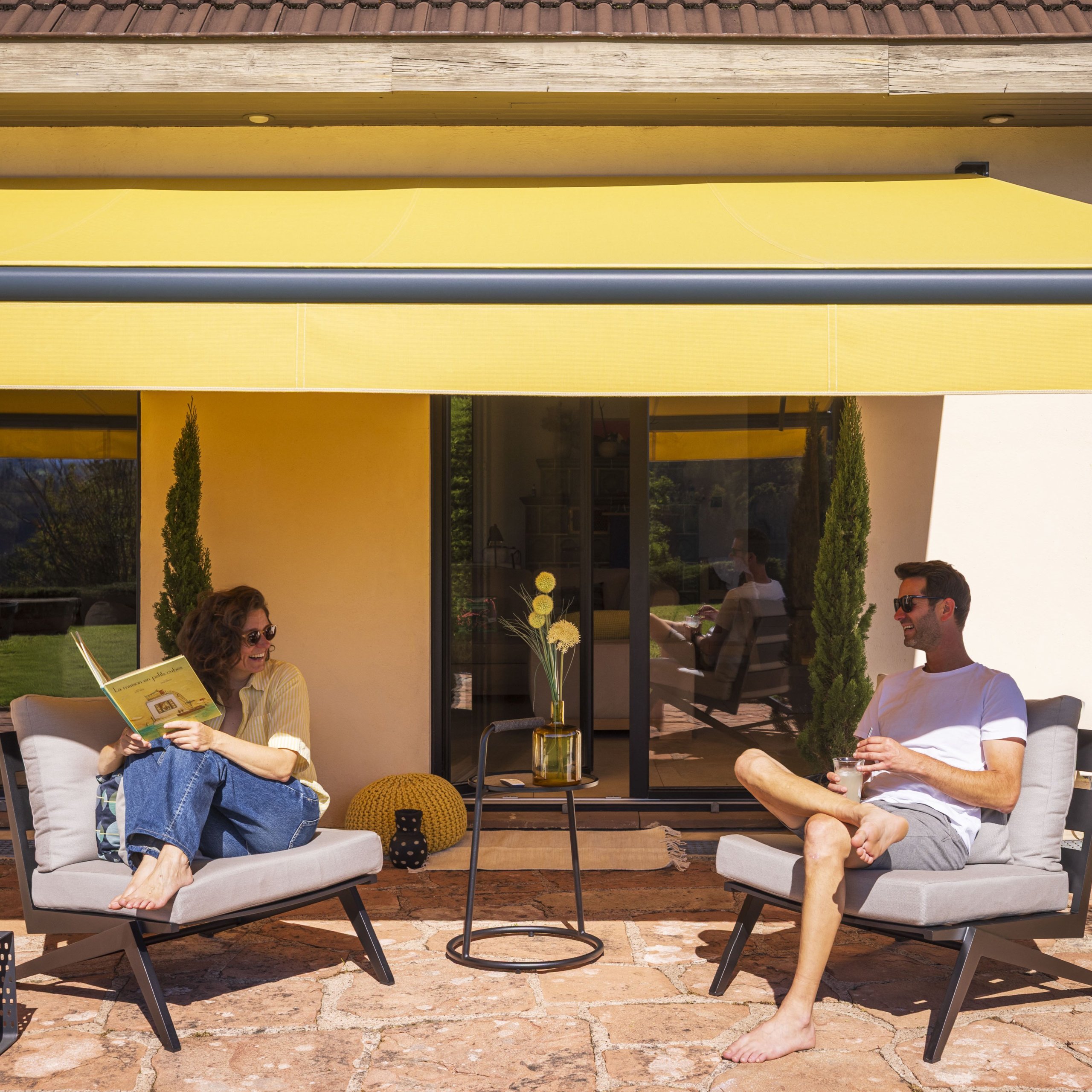 découvrez tout sur la loggia : un espace extérieur couvert et élégant, parfait pour profiter de la lumière et de l'air tout en étant protégé.