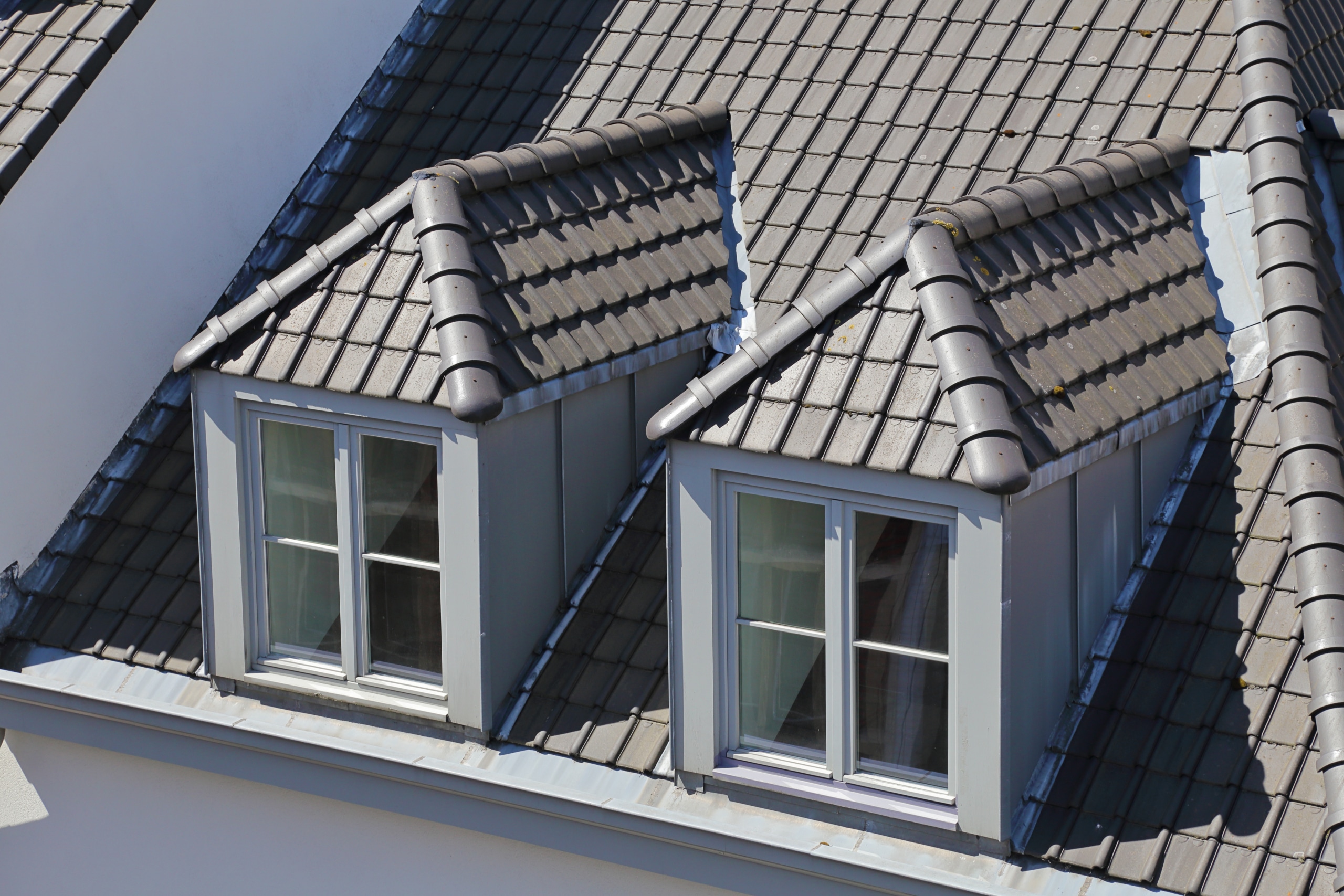 découvrez les différentes solutions pour installer une lucarne de toit et les prix associés afin de choisir l'option la mieux adaptée à votre projet.