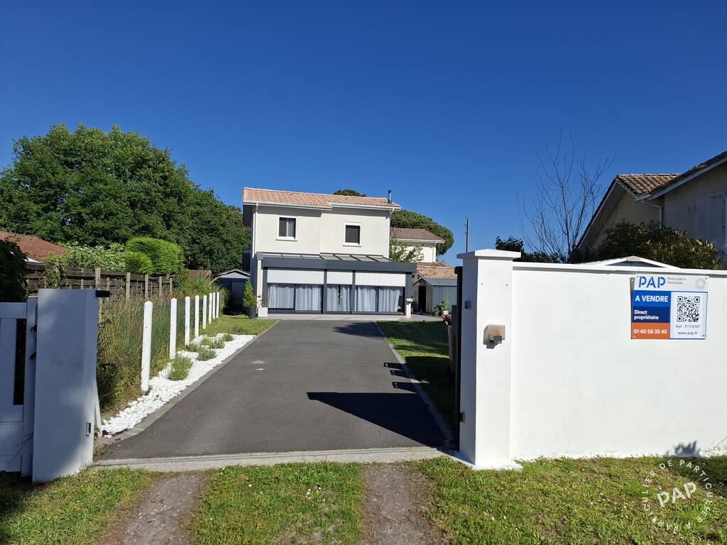 découvrez notre maison de 15m2, un espace compact et fonctionnel idéal pour un mode de vie minimaliste ou un pied-à-terre pratique.