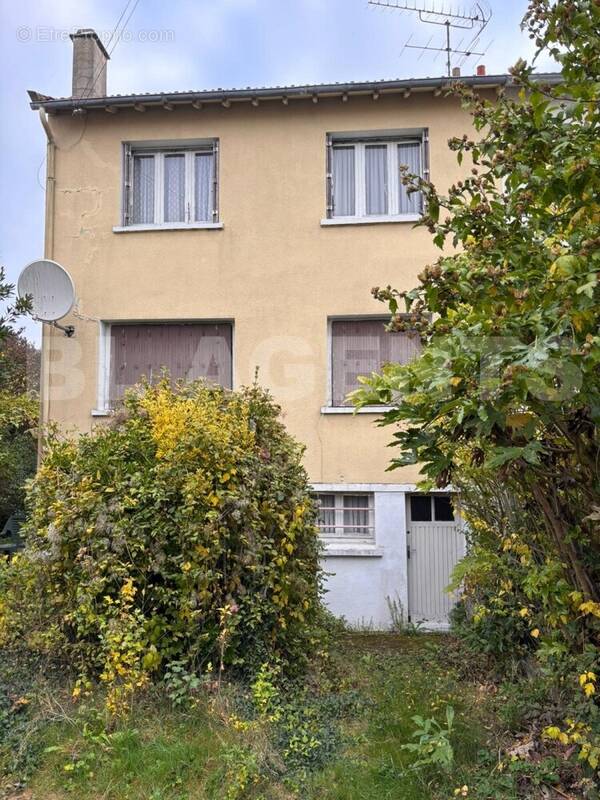 maison a renover a chennevieres sur marne 1 découvrez cette maison à rénover située à chennevières-sur-marne, une opportunité idéale pour créer la maison de vos rêves dans un quartier calme et proche des commodités.