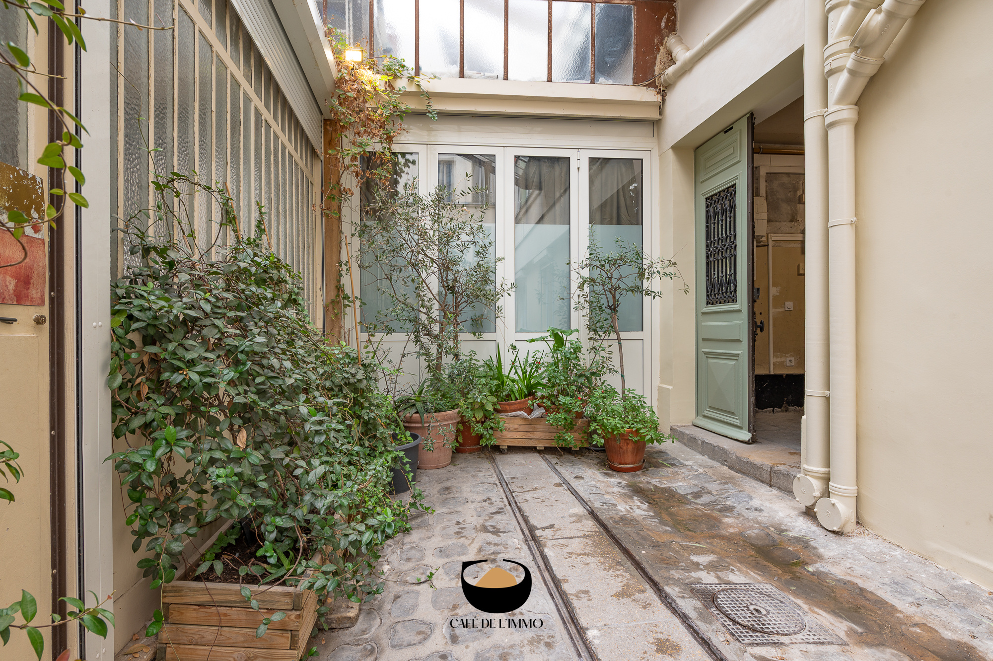 découvrez une maison à rénover à paris, disponible dès juillet. une opportunité unique pour créer votre espace idéal au cœur de la capitale.