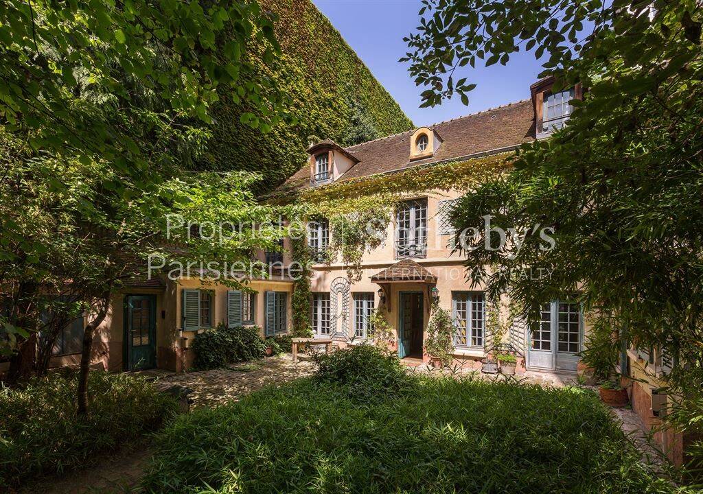découvrez une maison à rénover idéalement située à l'ouest de paris, offrant un potentiel unique pour créer votre résidence de rêve dans un quartier prisé.