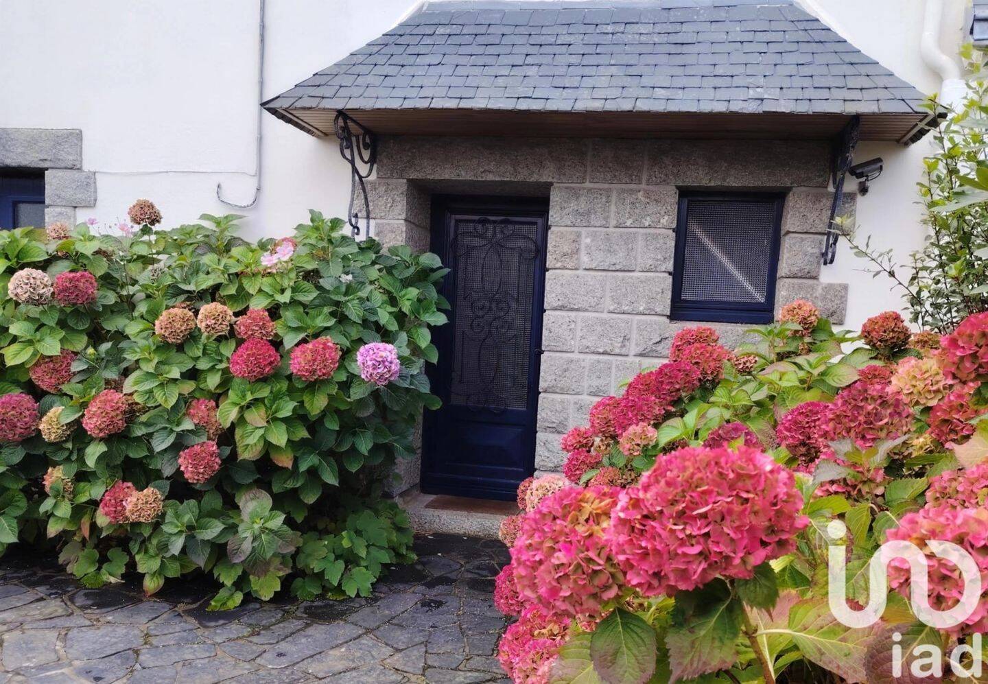 découvrez des maisons à rénover disponibles à paris et quimper. opportunités uniques pour investir et personnaliser votre futur logement dans ces belles régions.