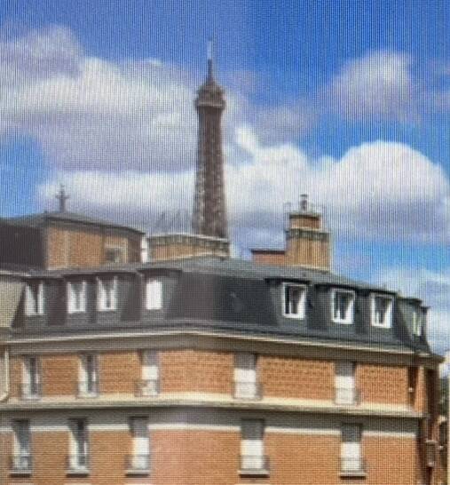 découvrez cette maison à rénover idéalement située proche du 15e arrondissement de paris, offrant un fort potentiel pour créer votre espace de vie personnalisé près du cœur de la capitale.