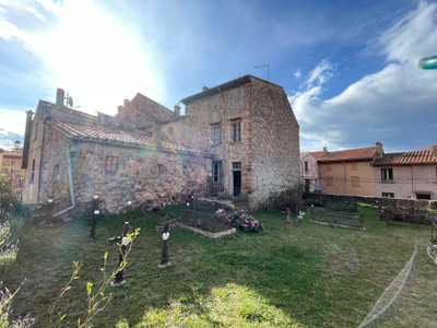 découvrez cette maison ancienne à rénover près de paris, idéale pour un projet de rénovation et proche de toutes commodités.