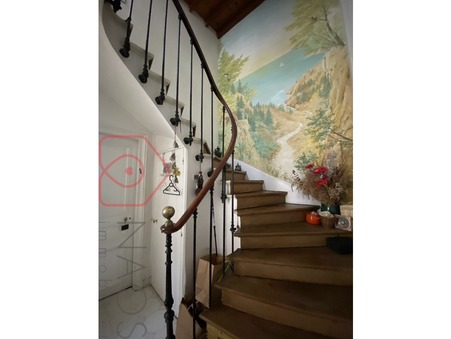 découvrez cette maison ancienne à rénover près de paris, offrant un fort potentiel pour créer un espace de vie unique à proximité de la capitale.