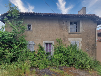 découvrez une maison de campagne à rénover près de paris, idéale pour un projet de rénovation alliant charme rural et proximité urbaine.